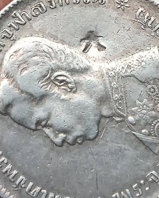 เหรียญ 1 บาท เนื้อเงิน รัชกาลที่ 5 ตราแผ่นดิน ไม่มี ร.ศ. ตอกโค้ดอักษรจีน เกจิยุคเก่าปลุกเสก