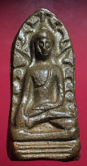 พระรอดวัดมหาวัน ปลุกเสกอินเดีย ปี2518 พิมพ์มารวิชัย (เนื้อดิน) จ.ลำพูน