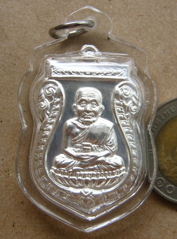 เหรียญหลวงพ่อคูณ รุ่นโภคทรัพย์คูณ ปี2553เนื้อเงิน มีโค้ด หมายเลข202พร้อมกล่อง+เลี่ยมกันน้ำพร้อมใช้