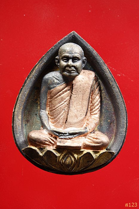 รูปหล่อสมเด็จพระญาณสังวร วัดบวรนิเวศวิหาร รุ่นธรรมรักษ์ เนื้อเงินชุบสามกษัตริย์ พร้อมกล่องเดิม