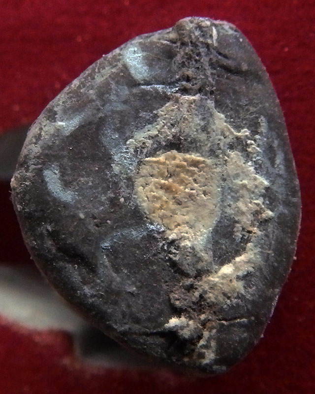 15.กุมารทองโชคทวี เนื้อผงดินเจ็ดป่าช้าอุดด้วยผงพรายกุมาร หลวงปู่คำบุ วัดกุดชมพู จ.อุบลฯ พร้อมกล่อง