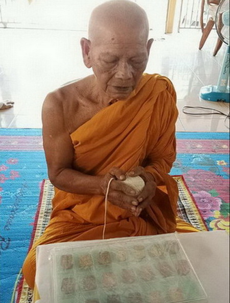 ขุนแผนปั๊มซ้ำผงพรายกุมาร ผสมผงตะไบพระกริ่งชินบัญหลวงปู่ทิม วัดละหารไร่ จ.ระยอง ๒๕๖๓...รวม ๓ องค์