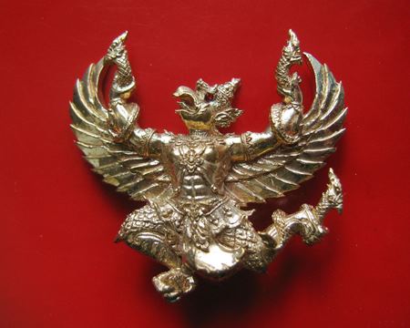พญาครุฑ รุ่นรวยล้นฟ้า ปี 60 เมตตาปลุกเสกโดย พระมหาสุรศักดิ์ เนื้อนวะพิงค์โกลด์ ฝังตาพลอยแดง ปี 60