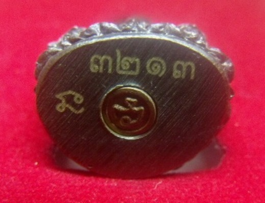 **วัดใจ**หลวงปู่ทวดกริ่งนิ้วกระดก เนื้อโลหะกลับดำ รุ่นสร้างอุโบสถ เสาร์ ๕ วัดจตุธาตุธาราม ปี ๒๕๕๓**