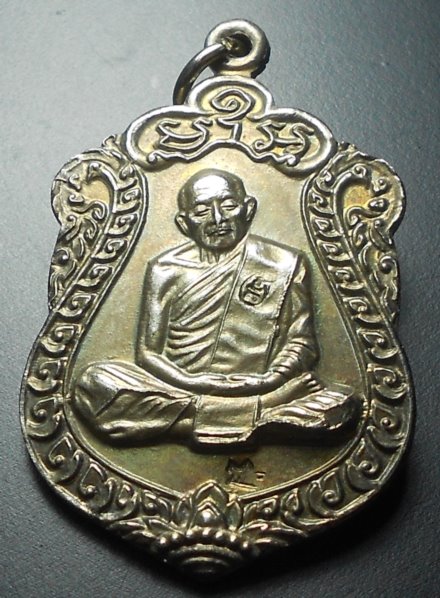 +เคาะเดียว++หลวงปู่ทิม เหรียญเสมา รุ่นมงคลศิลาฤกษ์ ปี 2537--กะไหล่เงิน สภาพสวย ตอก 2 โค๊ด--พร้อมบัตร