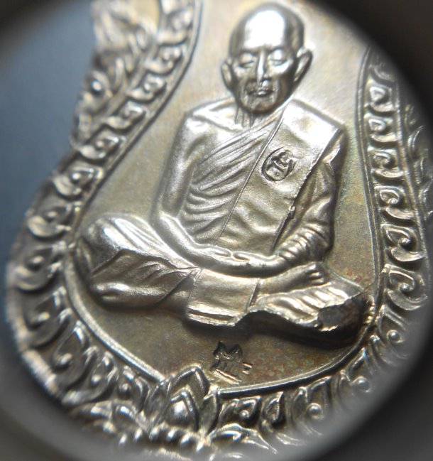 +เคาะเดียว++หลวงปู่ทิม เหรียญเสมา รุ่นมงคลศิลาฤกษ์ ปี 2537--กะไหล่เงิน สภาพสวย ตอก 2 โค๊ด--พร้อมบัตร