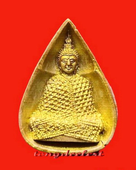 พระแก้วมรกต พิมพ์ทรงเครื่องฤดูหนาว เนื้อผง หลัง ภปร. ปี 2530 พระดีพิธีใหญ่ค่ะ