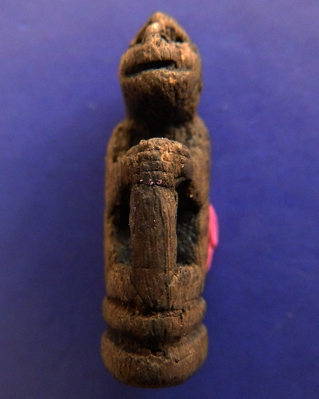 ลิงแกะเก่า สูง 2.8 ซ.ม. ไม้/รากไม้ พระบ้านเก่าเก็บหลายสิบปี