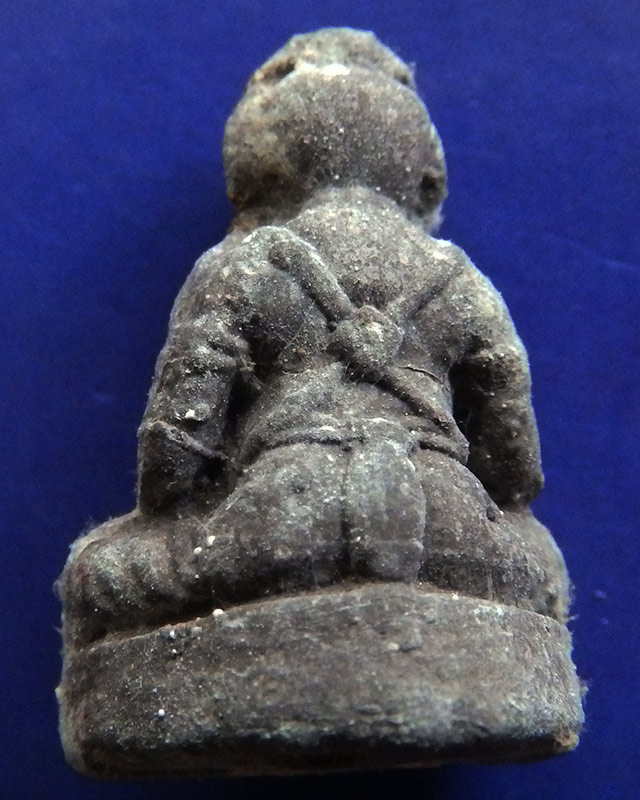 17.กุมารทองโชคทวี เนื้อผงดินเจ็ดป่าช้าอุดด้วยผงพรายกุมาร หลวงปู่คำบุ วัดกุดชมพู จ.อุบลฯ พร้อมกล่อง