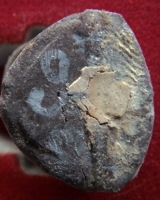 17.กุมารทองโชคทวี เนื้อผงดินเจ็ดป่าช้าอุดด้วยผงพรายกุมาร หลวงปู่คำบุ วัดกุดชมพู จ.อุบลฯ พร้อมกล่อง