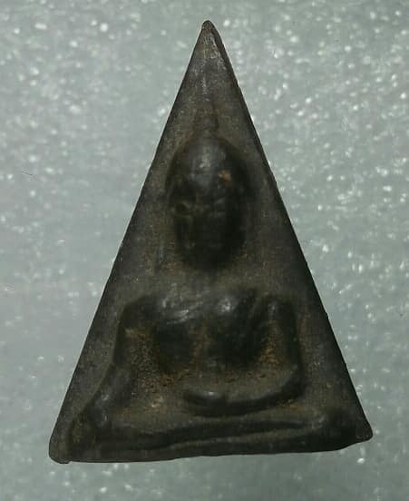พระนางพญาเนื้อผงใบลานหลังยันต์ ปี๒๔ 