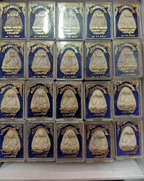 พระปิดตามหาลาภเนื้อผงธูป ฝังตะกรุดทองคำ เงิน หลวงพ่อยิด วัดหนองจอก กล่องเดิมเคาะเดียว 100องค์