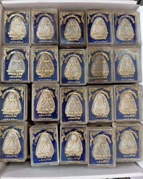 พระปิดตามหาลาภเนื้อผงธูปผสมเกศา ฝังตะกรุดทองคำ เงิน หลวงพ่อยิด วัดหนองจอก กล่องเดิมเคาะเดียว 100องค์