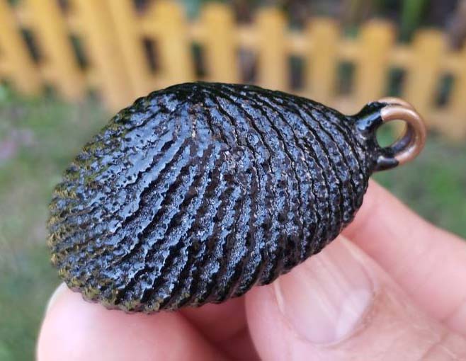 เบี้ยแก้ถัก หลวงปู่เจือ วัดกลางบางแก้ว จังหวัดนครปฐม ปรอทวิ่งดีครับ สวยเดิมๆ หูเดียว รับประกันแท้ตลอ