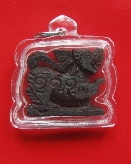 สิงห์แกะจากไม้งิ้วดำ หลวงพ่อแล วัดพระทรง จ.เพชรบุรี สร้างปี 2536 หลวงพ่อแล วัดพระทรง จ.เพชรบุรี 