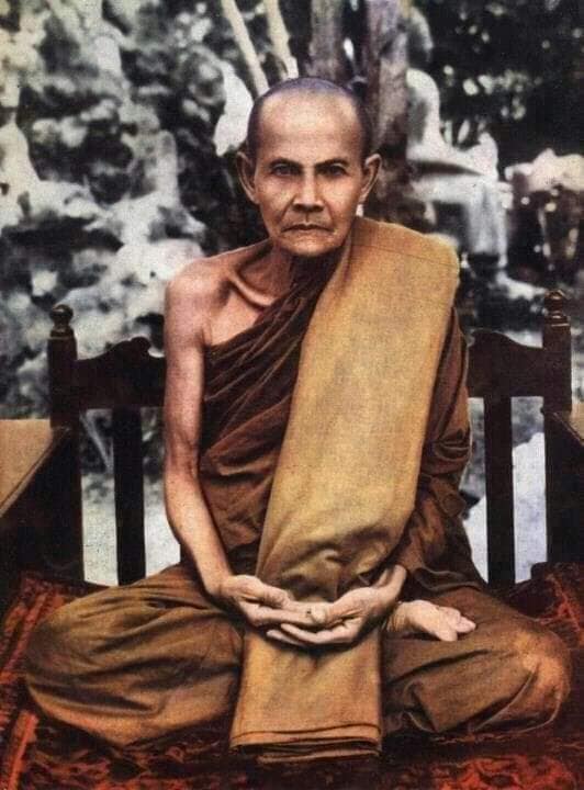 เหรียญพระอาจารย์มั่นภูริทัตโต หลวงพ่อพุธฐานิโยและเกจิสายวัดป่ากรรมฐานอธิษฐานจิต