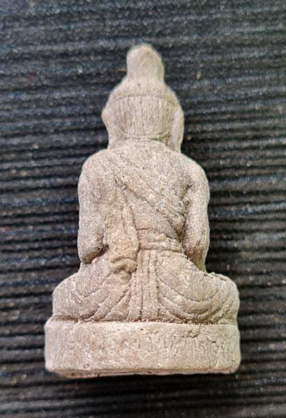 พ่อปู่ฤาษีนารอด ๒๕๔๖...เนื้อผงมงคล.. .หลวงพ่อดำ วัดเขาพูลทอง จ.จันทบุรี / ไม่มีซองเดิม