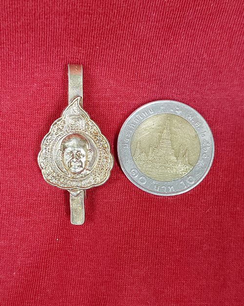 แหนบแข่งขันเรือหางยาว หลวงพ่อแพ วัดพิกุลทอง จ.สิงห์บุรี กะไหล่ทอง ปี2530