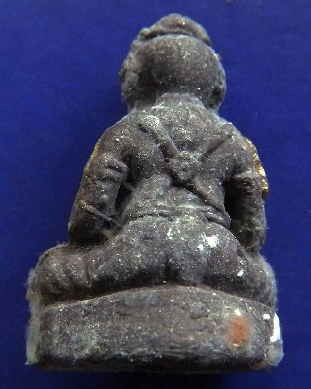 10.กุมารทองโชคทวี เนื้อผงดินเจ็ดป่าช้าอุดด้วยผงพรายกุมาร หลวงปู่คำบุ วัดกุดชมพู จ.อุบลฯ พร้อมกล่อง