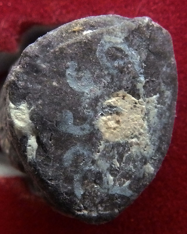 18.กุมารทองโชคทวี เนื้อผงดินเจ็ดป่าช้าอุดด้วยผงพรายกุมาร หลวงปู่คำบุ วัดกุดชมพู จ.อุบลฯ พร้อมกล่อง