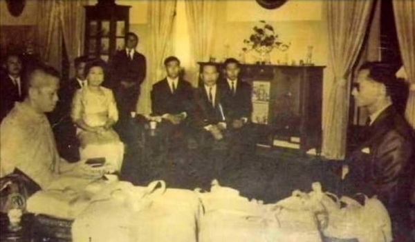 ผ้ายันต์หลวงพ่อเล็ก วัดสันติคิรีศรีบรมธาตุ (วัดเขาดิน) จ.กาญจนบุรี ขนาดใหญ่ สวยมากค่ะ