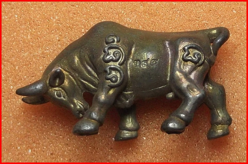 วัวธนูรุ่นแรก ครูบาศรีมรรย์ วัดบ่อเต่า จ.เชียงใหม่ เนื้อนวโลหะ ปี 2558 หมายเลข 244