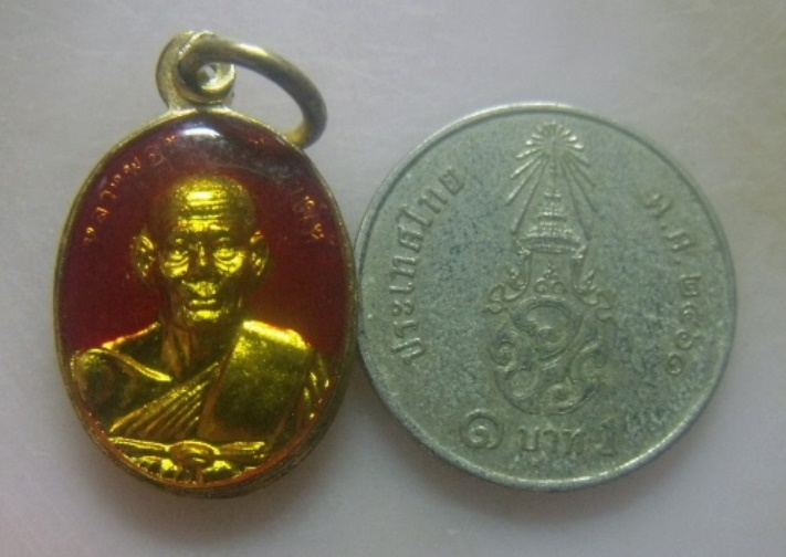 **วัดใจ**เหรียญเม็ดแตง หลวงปู่ทวด วัดช้างให้ กะไหล่ทอง เคลือบลงยาแดง**สวยๆ 