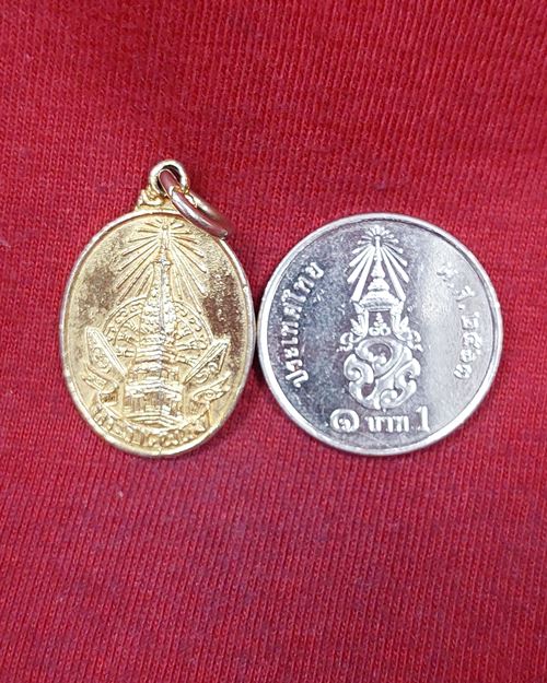 เหรียญพระธาตุพนมพิมพ์เล็ก กะไหล่ทอง จ.นครพนม ปี2520