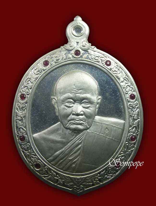 เหรียญยกช่อฟ้าเนื้อเงินฝังทับทิม 9 เม็ด พิมพ์ใหญ่จัมโบ้ หลวงปู่ทิม วัดพระขาว อยุธยา