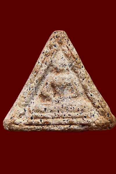 พระเนื้อผง พิมพ์สามเหลี่ยมไม่ทราบกรุ พระเก่าๆเนื้อหาดี บรรยายด้วยภาพ เคาะเดียว