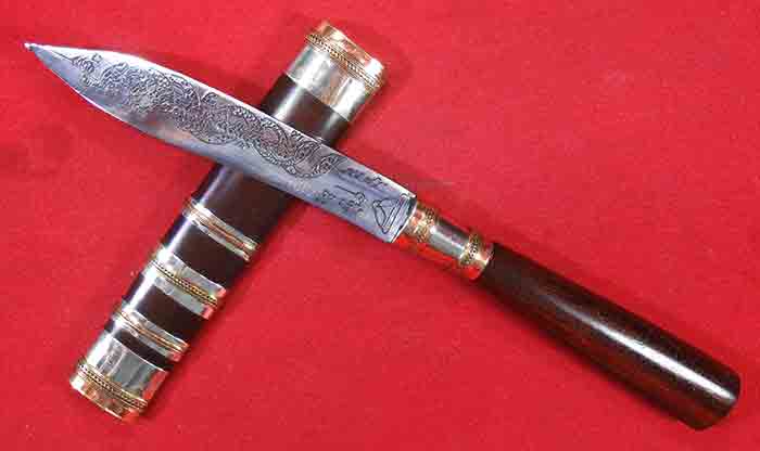 มีดหมอลายนาคเกี้ยว