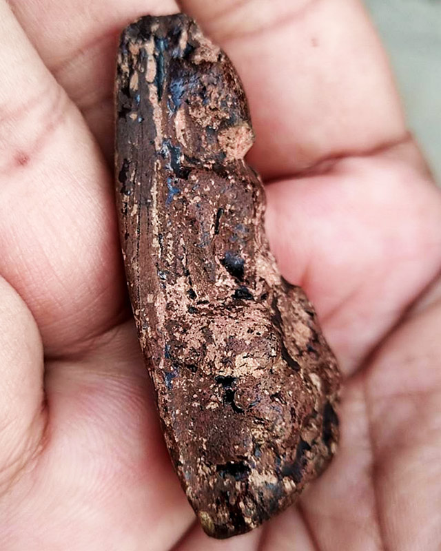 พระเนื้อดินลงรักเก่าๆ สูง 2 นิ้ว