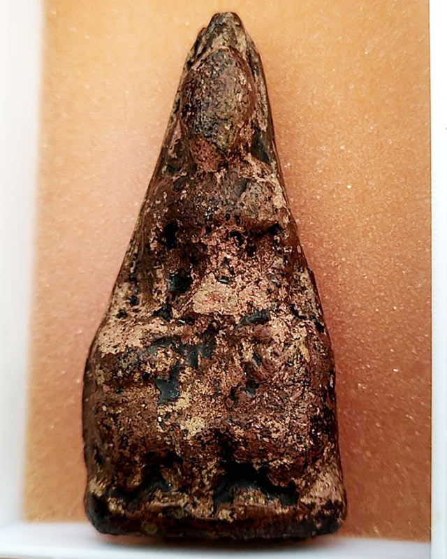 พระเนื้อดินลงรักเก่าๆ สูง 2 นิ้ว