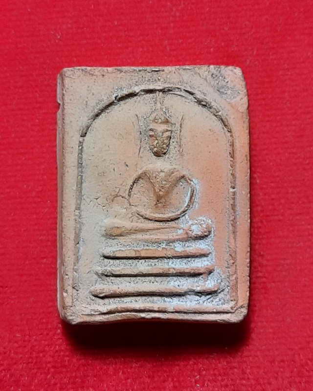 พระสมเด็จหูบายศรีเศียรโต. พิมพ์อกใหญ่ เนื้อดินผสมผง หลวงพ่อกวยวัดโฆสิตารามปี๒๕๐๐