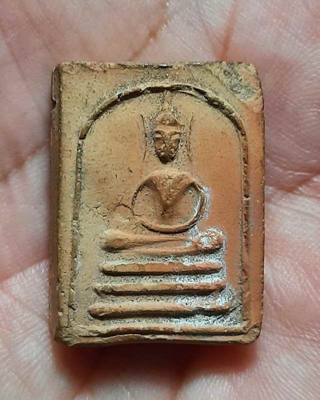 พระสมเด็จหูบายศรีเศียรโต. พิมพ์อกใหญ่ เนื้อดินผสมผง หลวงพ่อกวยวัดโฆสิตารามปี๒๕๐๐