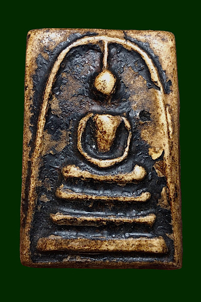 #พระสมเด็จพิมพ์ 3 ชั้น หลังแบบพระปิดตา เนื้อผง ลงรักดำ พระเก่าเนื้อแกร่งตามอายุ