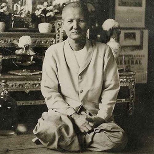 พระปางมารวิชัยแม่ชีบุญเรือน วัดสัมพันธวงศ์ พิมพ์วัดตะไกรหน้ามงคล เนื้อดิน ปี 2499 (พร้อมบัตรรับรอง)