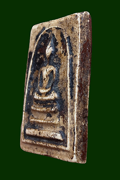 #พระสมเด็จพิมพ์ 3 ชั้น เนื้อผงลงรักดำ พระเก่าเนื้อแกร่งตามอายุ สวยสมบูรณ์ ถ่ายรูปจากองค์จริงตามภาพ