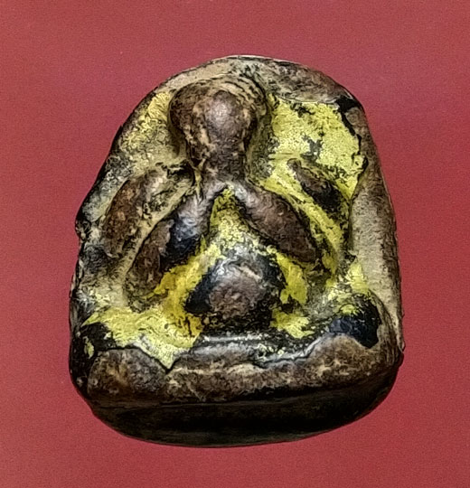 พระปิดตา เนื้อผงกะลา หลังแบบ