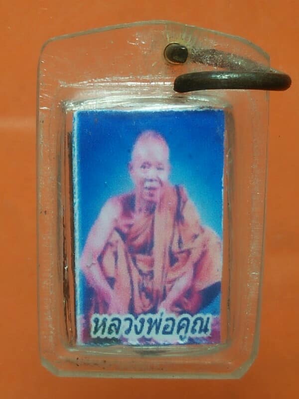 รูปหลวงพ่อคูณ หลังตะกรุด 3 ดอก เลี่ยมพลาสติก