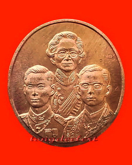 เหรียญ 3 สมเด็จ สมเด็จย่า,ร.8,ร.9 เฉลิมพระเกียรติ ปี 2542 สวยมากค่ะ