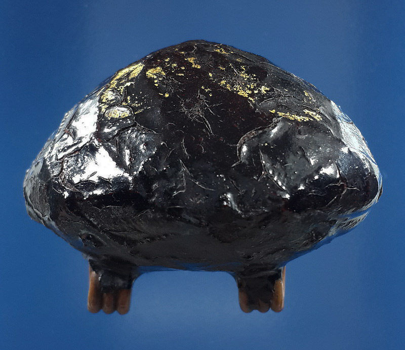 เบี้ยแก้ถักเชือกลงรัก