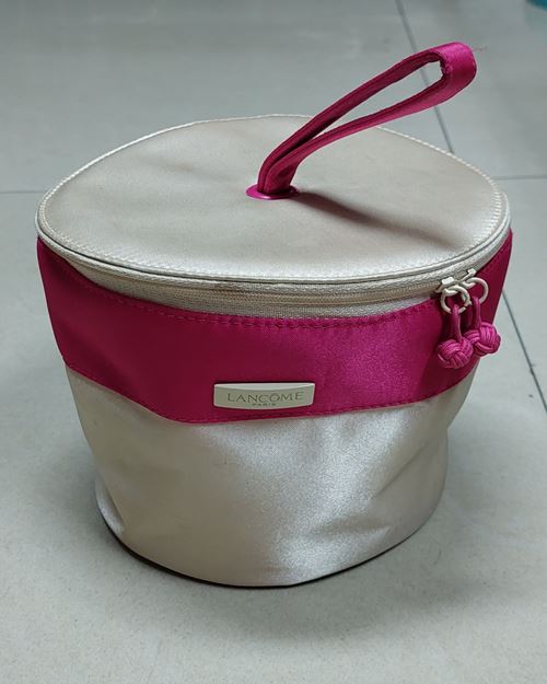 (ปิด69-)กระเป๋าทรงกลม LANCOME "กว้าง18x13.5ซ.ม." (สภาพไม่ได้ใช้)