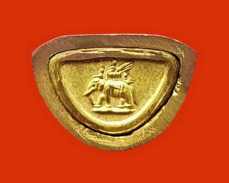 พระกริ่งพระนเรศวรชนะศึก จ.กาญจนบุรี ที่ระลึกจัดสร้างพระบรมราชานุสาวรีย์ ปี 2545 พร้อมกล่องเดิมค่ะ