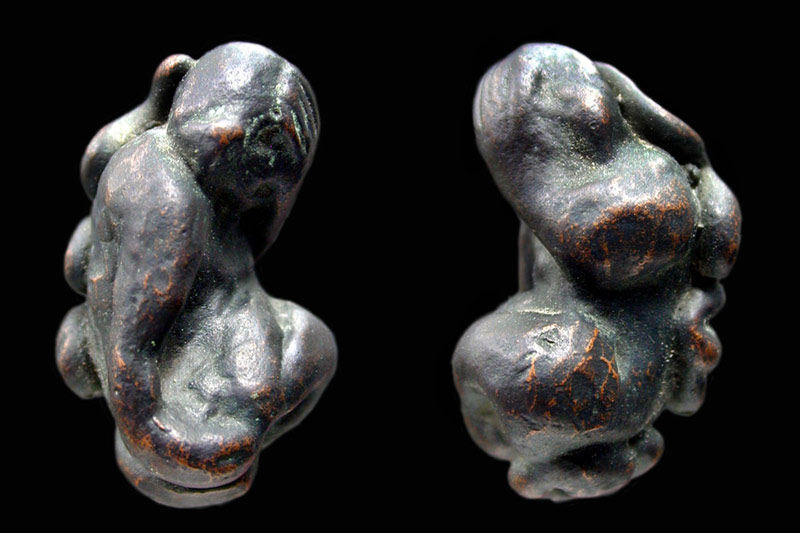 พระปิดตาหล่อโบราณ เคาะเดียวแดง        