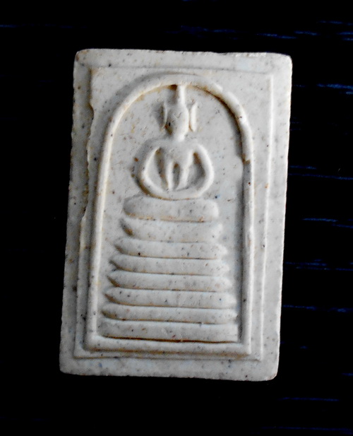 พระสมเด็จเกศไชโย หลังฝังพลอย วัดไชโยวรวิหาร จ.อ่างทอง ปี 2533...(ในเลี่ยม+แหนบ)...(2)