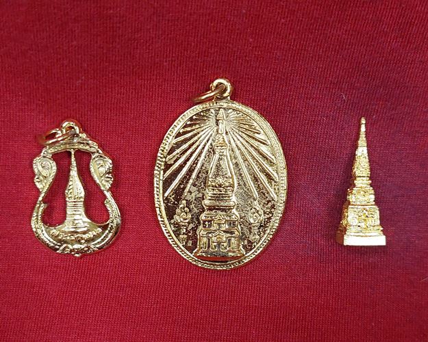 เหรียญพระธาตุพนมช่วยไทย ครบชุด3เหรียญ กะไหล่ทอง วัดพระธาตุพนมวรมหาวิหาร