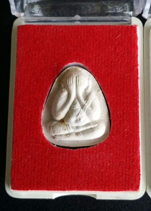 พระปิดตา 108 ปี หลวงปู่โต๊ะ ปี 38 พิมพ์เล็ก เนื้อผงเกสร  ( รวม 2 องค์ )