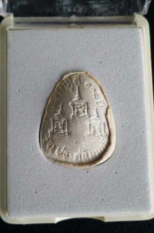 พระปิดตา 108 ปี หลวงปู่โต๊ะ ปี 38 พิมพ์เล็ก เนื้อผงเกสร  ( รวม 2 องค์ )