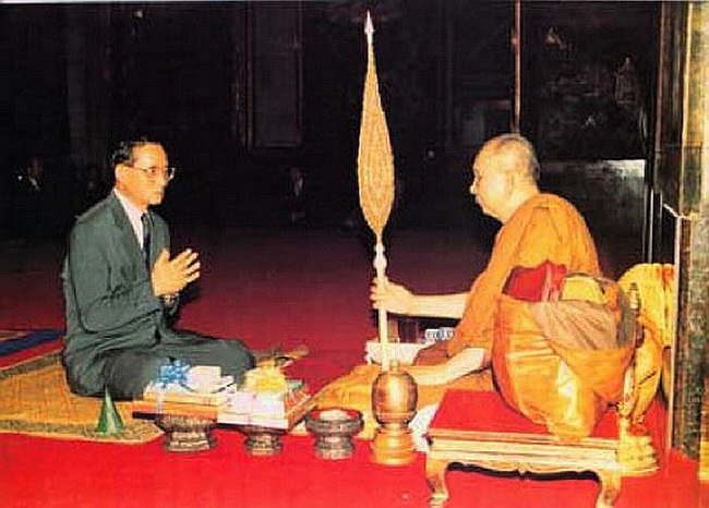 เหรียญสนทนาธรรม(Y2K) สมเด็จพระญาณสังวร หลังพระสยามเทวาธิราช สวยมากค่ะ